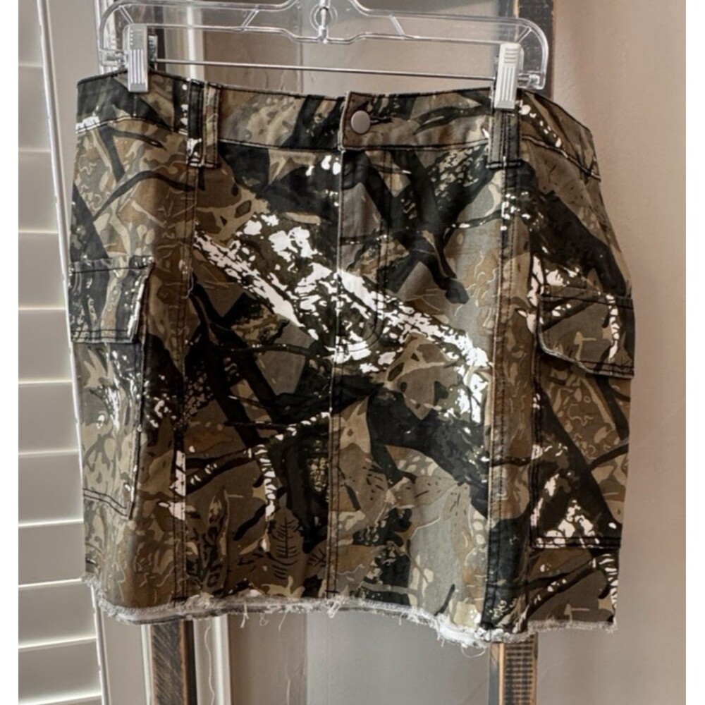Shein Womens Camo Denim Skirt 2xl with Side Cargo Pockets and Frayed hem